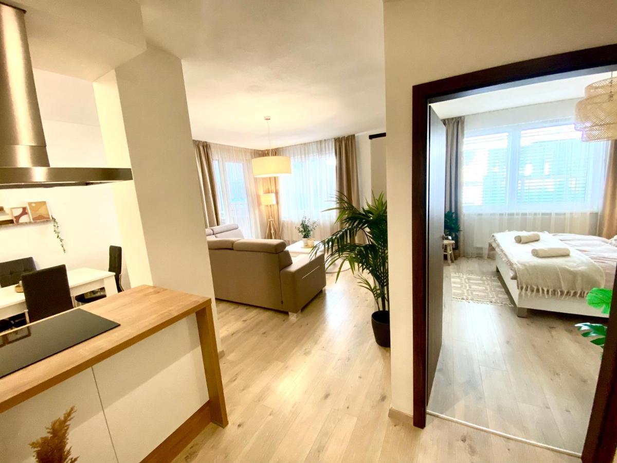 The Elite Suite Downtown A/C & Garage Parking Bratislava Exterior photo